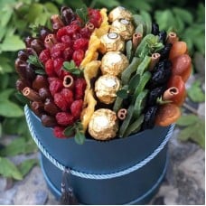Bouquet,of,dried,fruits,for,men