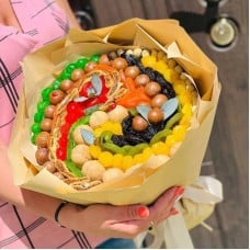 Bouquet,of,walnuts,and,dried,fruits