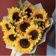 Arch,bouquet,with,sunflowers