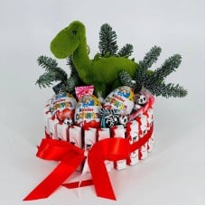 Chocolate,cake,and,strawberry,candy