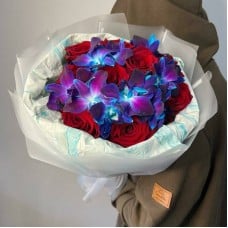 Red,roses,and,dendrobium,orchid