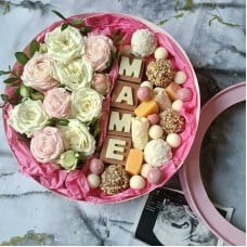 MAME,Box,with,custom,roses,and,sweets,and,chocolate,handmade,Den_,Mom