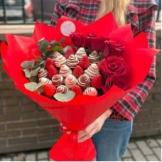 300,Classic,Chocolate,Strawberry,Bouquet,with,Red,Roses,and,Eucalyptus