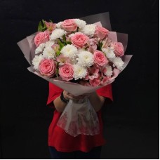 Bouquet,of,bush,chrysanthemums,,roses,and,alstroemeria