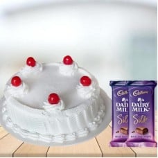 Vanilla Cake with Cadbury Silk Combo (1/2 kg Vanilla Cake With 5 Cadbury Dairy Milk Silk (60 gm))