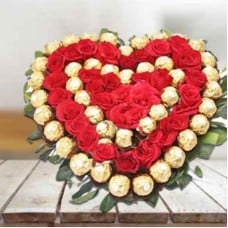 Roses with Ferrero Rocher Heart (30 Red Roses with 24 Ferrero Rocher Heart)