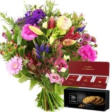 Field-picked bouquet + cookies and tea (Field-picked bouquet medium + crispy cookie (135 grams) in luxury tea mix)