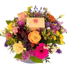 Colorful flower arrangement + from candy 25 cm (Biedermeier fur medium approx 25 cm puts 150 grams candy)