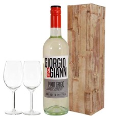 White wine 2 wine glasses