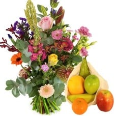 Deliver garden bouquet of flowers + worm fruit (Bag of fruit + Medium bouquet  from Tuinverrassing high - low)