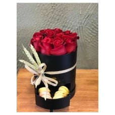 11 Red roses - Macaron