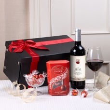 Personalised Wine & Delicious Lindt Chocolates
