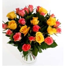 Bouquet of 25 yellow and pink short roses