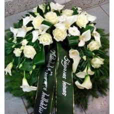 Wreath with white flowers: Calla and Roses