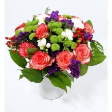 Bouquet and pink roses, green chrysantemum and fresias (Premium)