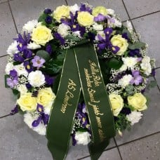 Wreath with white flowers: Lilys, Roses, Callas
