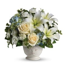 Royal Snow White Flower Arrangement