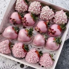 Shiny Pink Swiss Chocolate-Dipped Strawberries (20 pieces)