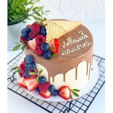 Fresh Berries, Strawberries And Chocolate Cake (Half KG)