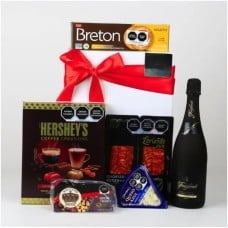 Gift Box with Freixenet Sparkling White Wine and More
