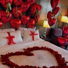 40 Red Heart Helium Balloons with Red Rose Petals