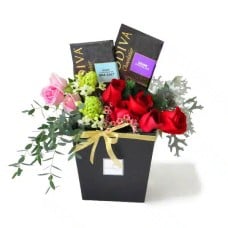 Godiva Affair – Flowers & Chocolate Hamper