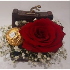 MINI TRUNK WITH ROSE AND FERRERO