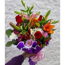 Bouquet surtido redondo con rosas