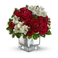 ARREGLO CUBO DE ROSAS Y ALSTROMERIAS