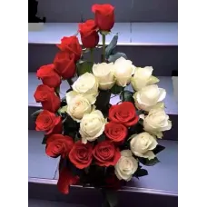 Arreglo floral Rosas Rojas y Blancas en Espiral
