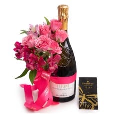 Arrangement of roses and premium Prosecco