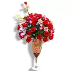 Great design with roses in a tall glass