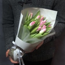11 pink tulips (Usual)