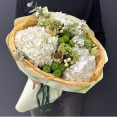 Autumn bouquet of flowers in white and green tones (Usual)