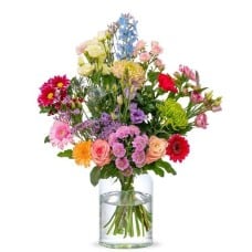 Picking bouquet Amira