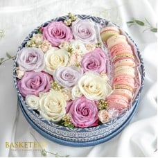 Macaron With Flowers Gift Box