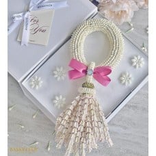 Elegant Fresh Garland Gift for Mum