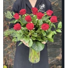 Classic Dozen Red Roses in Vase