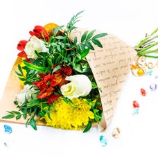 Bouquet of flowers with yellow chrysanthemum