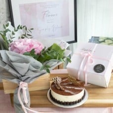 Tiramisu + Bouquet (16cm (Recommended for 4-6 pax))