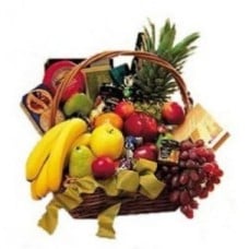 Gourmet basket and Season fruits to Chile