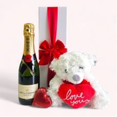Spoil me with Moet