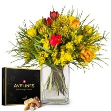 Flower bouquet «Springtime Joy» with Avelines pralines from Maestrani (Minimum)