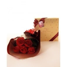 Bouquet of roses + candy (Small (5 roses))