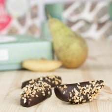 Fresh pears with almonds