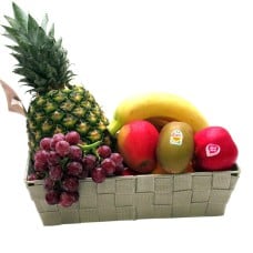 Fruit Basket With Daily Fresh Fruit +/- 4.4 Kg