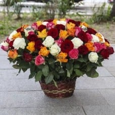 Basket with flowers - Mixed Roses