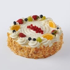 Round fruity cream cake