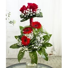 3 red roses with gerber
