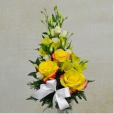 Festive yellow-white bouquet
